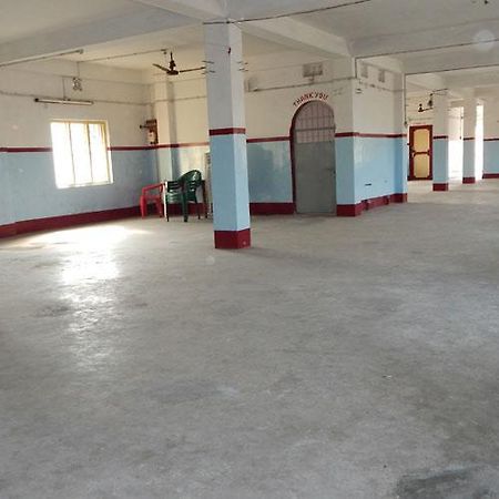 Lodge Bikash Bhawan Силигури Екстериор снимка
